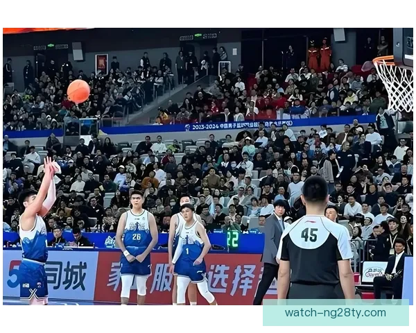 压力陡增男篮首节犯规频发不断